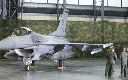 Onet: Polscy piloci F-16 masowo odchodzą z armii