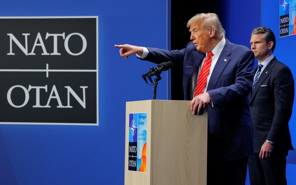 Prezydent Stanów Zjednoczonych Donald Trump i sekretarz obrony Pete Hegseth podczas szczytu NATO w H