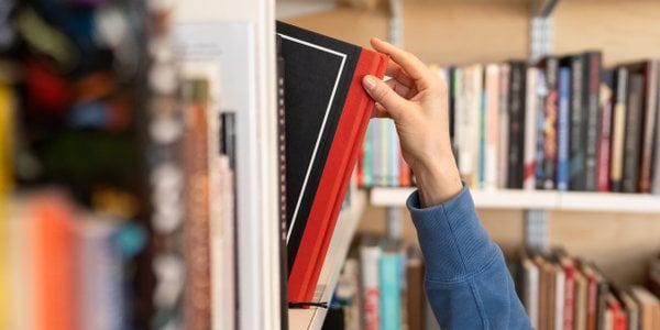 Wybrano najlepszą książkę XXI wieku. Literacki fenomen fascynuje od lat