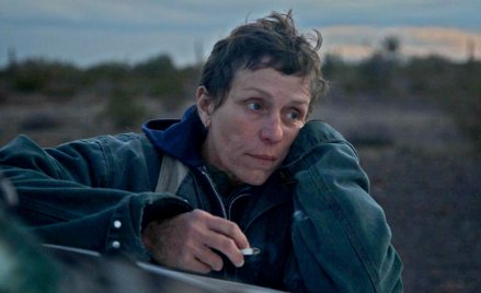 Frances McDormand uważana była za faworytkę do nagrody aktorskiej za rolę w „Nomadland”., ale Złoty 