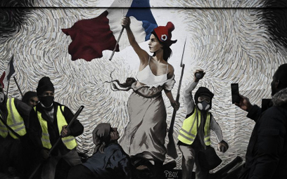 Wolność wiodąca "żółte kamizelki" na barykady” - paryski mural artysty, podpisującego się "PBOY", in