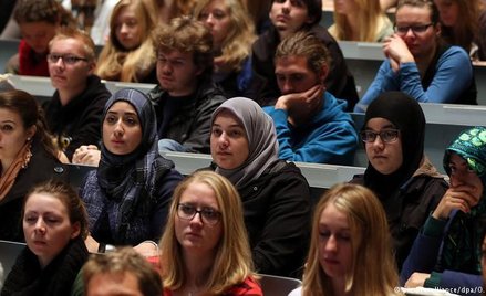 Sondaż: Większość muzułmanów czuje się dobrze z wyznawcami innych religii