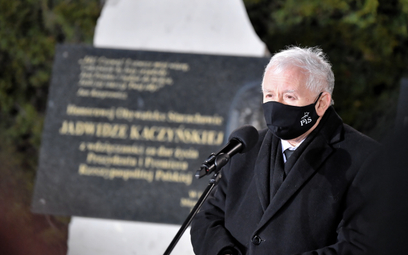 Prezes Prawa i Sprawiedliwości Jarosław Kaczyński podczas uroczystości w Starachowicach