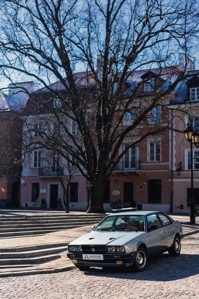 Maserati Biturbo zadebiutował w 1981 roku. Tu prezentujemy wersję z 1987 roku po pierwszym (były trz