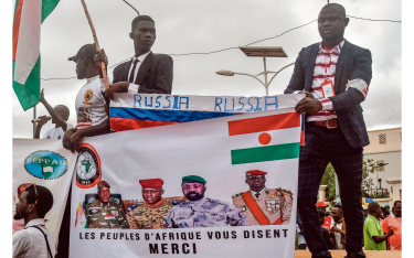 Zwolennicy wojskowego zamachu stanu w Nigrze protestują m.in. przeciwko francuskim wpływom w tym kra