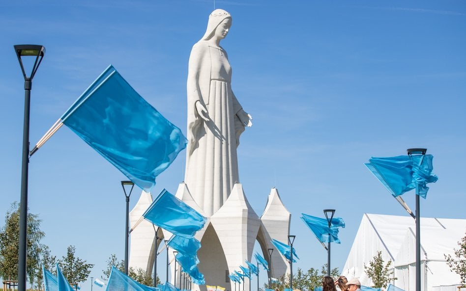 Uroczystość poświęcenia Monumentu Matki Bożej Miłosiernej w miejscowości Konotopie w Święto Wniebowz