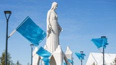 Uroczystość poświęcenia Monumentu Matki Bożej Miłosiernej w miejscowości Konotopie w Święto Wniebowz