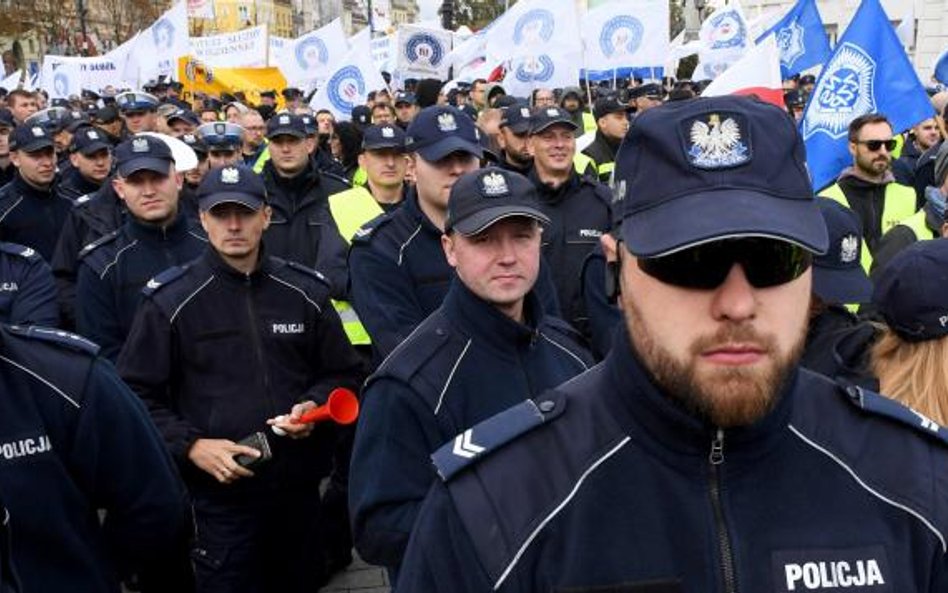 Domagający się podwyżek policjanci w październiku zorganizowali dużą demonstrację w stolicy