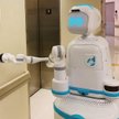 Pandemia zmienia szpitale. Te roboty zastępują personel medyczny