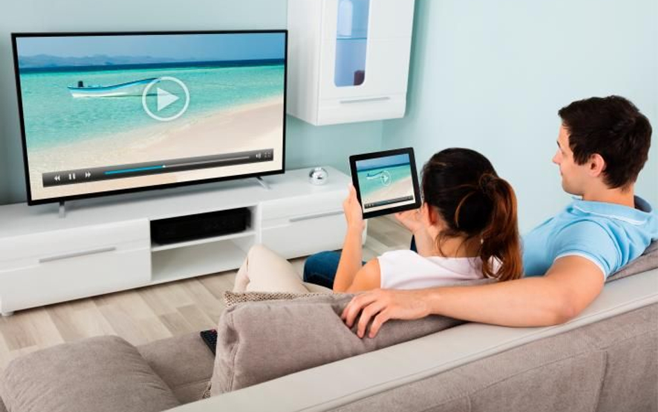 Telewizja: Zyskują platformy satelitarne i smartfony