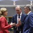 Simon Coveney (w środku)