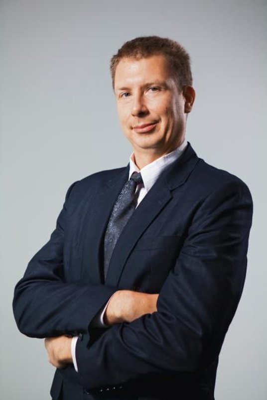 Firma kierowana przez Piotra Sieradzana (z lewej) czeka już ponad pięć lat na licencję KNF, której p