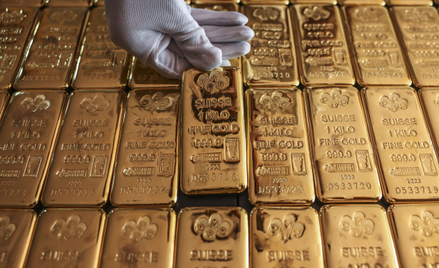 Do czwartku cena złota zwyżkowała o 3,4 proc., śrubując po raz kolejny historyczny rekord, który od 