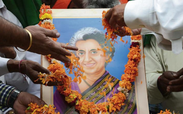 Indira Gandhi zginęła z rąk swoich ochroniarzy, sikhijskich separatystów.