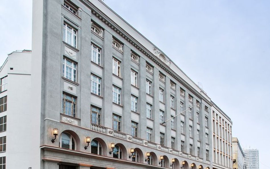 Współczesna elewacja Domu Towarowego Braci Jabłkowskich.