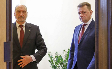 Były i obecny minister obrony narodowej - Antoni Macierewicz i Mariusz Błaszczak