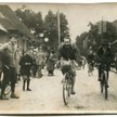Wjazd Augusta Zamoyskiego do Zakopanego, wieńczący 21-dniowy rajd rowerowy z Paryża, 28.08.1925, arc