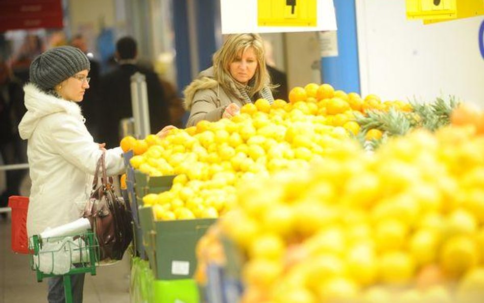 Polacy poczuli się bezpieczniej, mniej narzekamy na reklamy