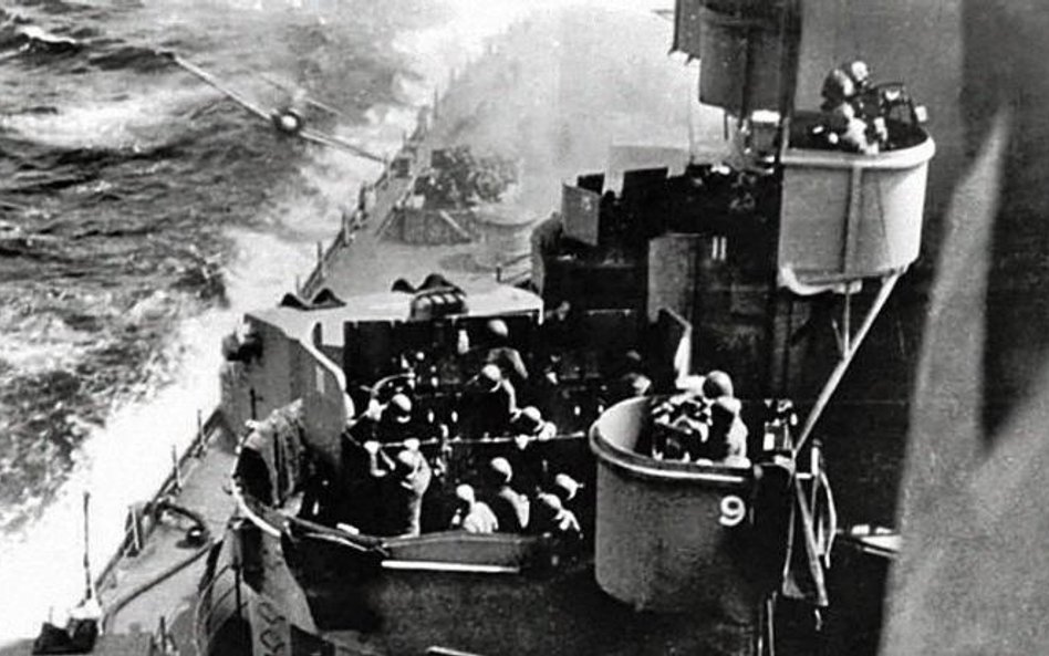 Atak kamikaze na amerykański pancernik USS „Missouri” u brzegów Okinawy, 11 kwietnia 1945 r.