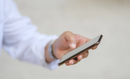 Emeryt, adwokat i poseł od dziś z legitymacją w smartfonie