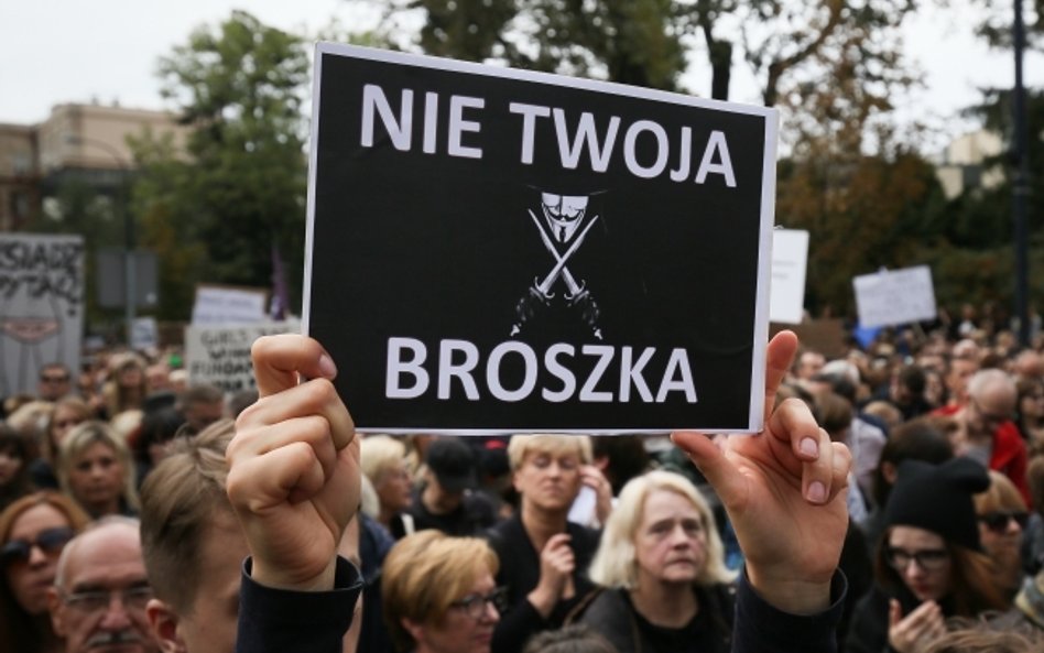 Uczestniczki jednego z marszów organizowanego w ramach "czarnego protestu"