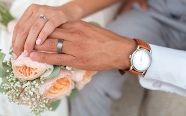 Nowy trend ślubny: „zegarek zaręczynowy” zamiast pierścionka