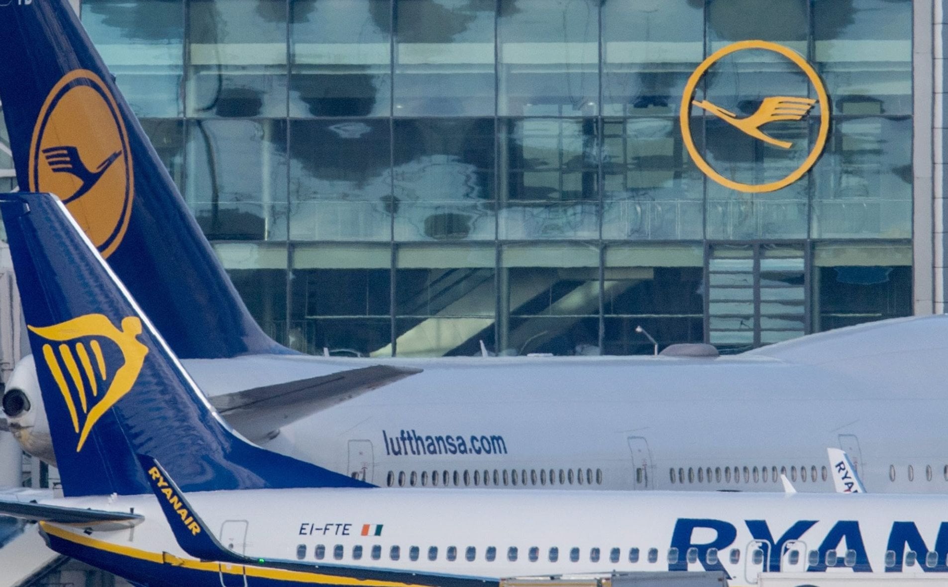 Ryanair do Lufthansy: Przyjęliście nielegalnie 200 milionów euro, teraz je oddajcie