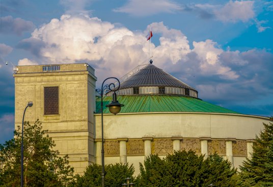 Uchwałę wzywającą rząd do podniesienia wobec Niemiec roszczeń reparacyjnych polski Sejm przyjął 17 l