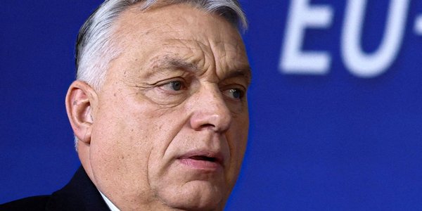 Sondaż: Większość Polaków uważa, że PiS i Konfederacja popełniły błąd wspierając Viktora Orbána