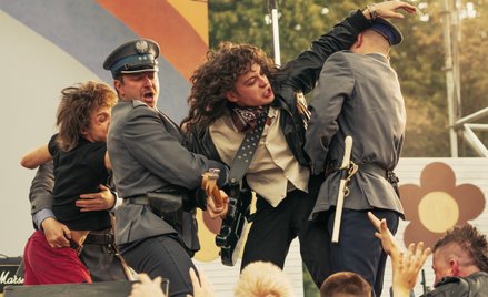 Jan Borysewicz 1 czerwca 1986 r. w filmie „Mniej obcy"