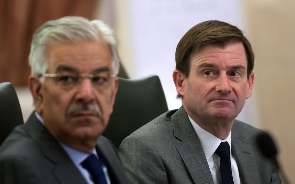 Szef MSZ Pakistanu (po lewej) i ambasador USA w Pakistanie David Hale