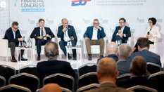 Uczestnicy panelu „Jak klienci widzą banki, gdzie szukać nowych źródeł przychodu? – perspektywa bizn