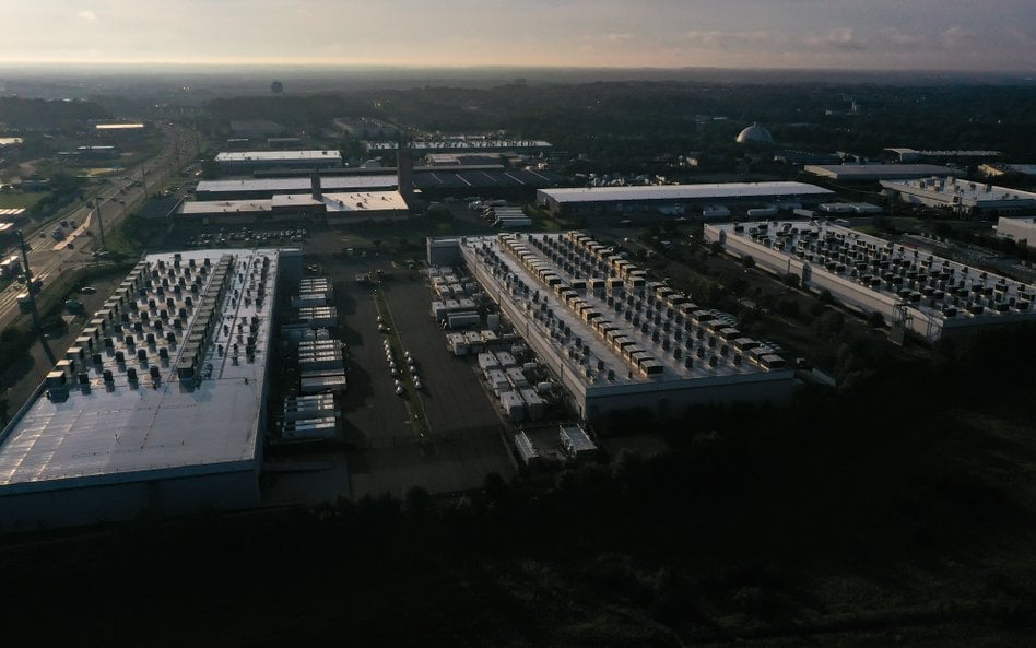 Centra danych pochłaniają ogromne ilości prądu i wody. Na zdjęciu: Jedno z centrów Amazona w Wirgini