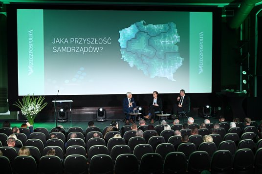 W debacie „Jaka przyszłość samorządów” brali udział prof. Jerzy Buzek, b. premier RP, oraz prof. Mik