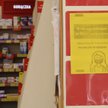Aptekarz wyprosił klienta bez maseczki. Został pobity, aptekę zniszczono