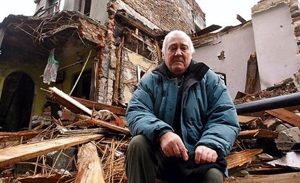 Krzysztof Lewandowski z rodziną czeka teraz na mieszkanie zastępcze od starostwa. Spod gruzów swojeg