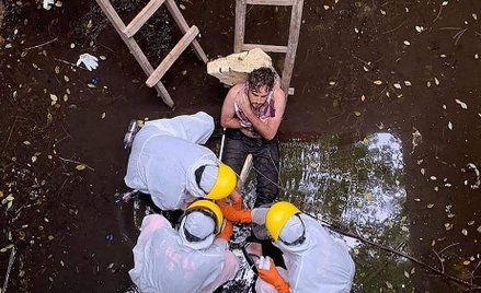Uciekał przed psem, wpadł do studni. Po sześciu dniach uratowany