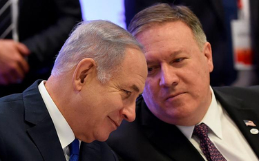 Premier Izraela Beniamin Netanjahu (z lewej) i sekretarz stanu USA Mike Pompeo – sojusznicy w rozmow