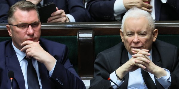 Nowy sondaż CBOS: Najwięcej zyskują KO i Lewica, najmocniej tracą PiS i Braun