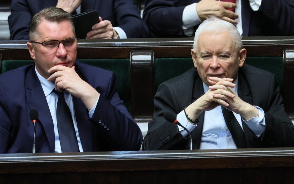 Prezes PiS Jarosław Kaczyński (z prawej) i kandydat tej partii na premiera, Przemysław Czarnek.