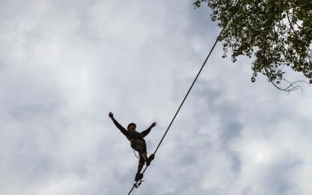 Pokaz chodzenia na linie