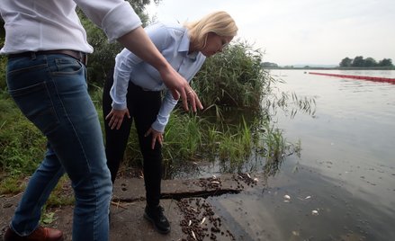 Minister klimatu i środowiska Anna Moskwa podczas konferencji prasowej w Żabnicy k. Gryfina. Spotkan
