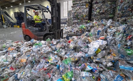 Zakład recyklingu odpadów plastikowych w kalifonijskim mieście Vernon.