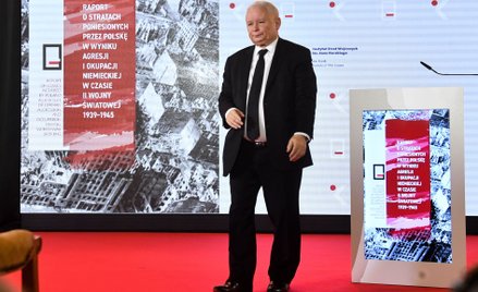 Prezes Prawa i Sprawiedliwości Jarosław Kaczyński 1 września podczas prezentacji raportu o stratach 