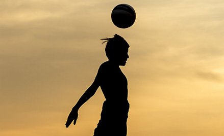 Wielka Brytania: Zakaz gry głową dla młodych piłkarzy