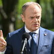 Premier Donald Tusk podczas konferencji prasowej po posiedzeniu rządu przed siedzibą KPRM w Warszawi