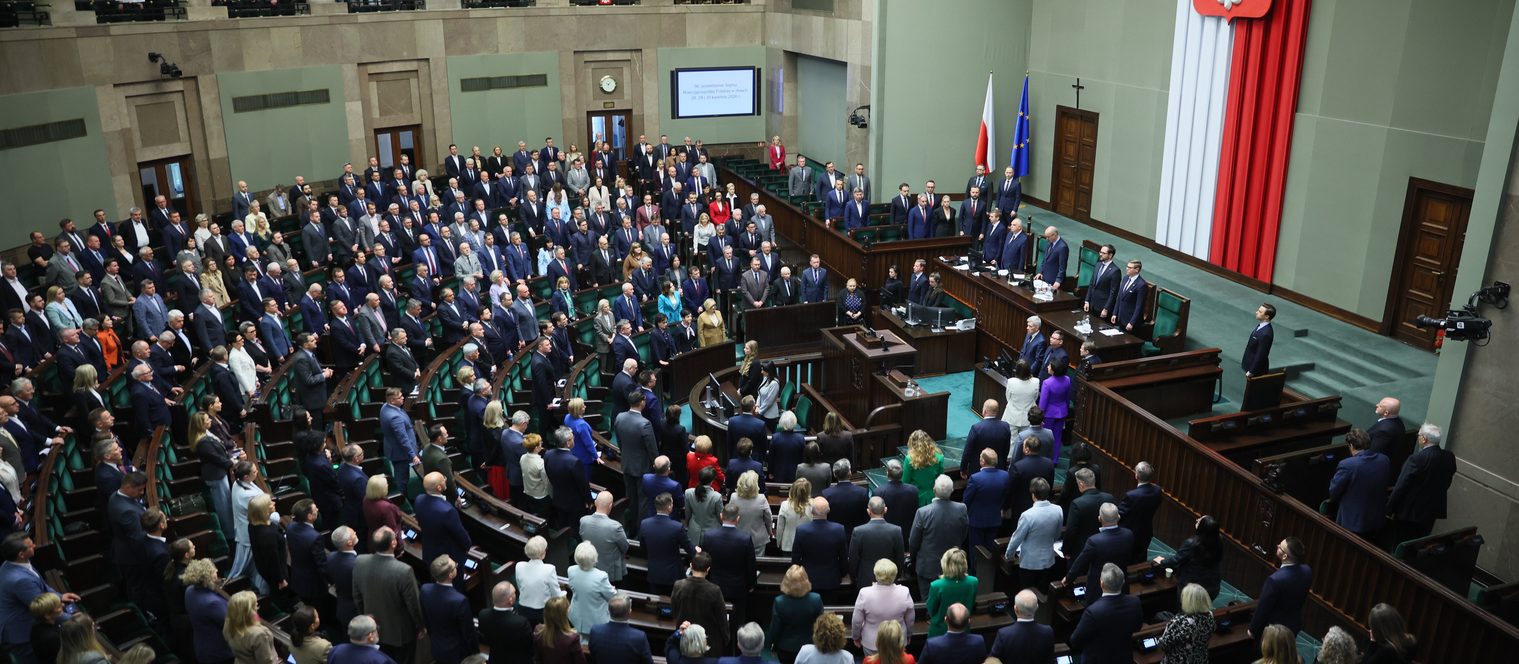 Sondaż: KO prowadzi, ale nie zdoła utworzyć rządu