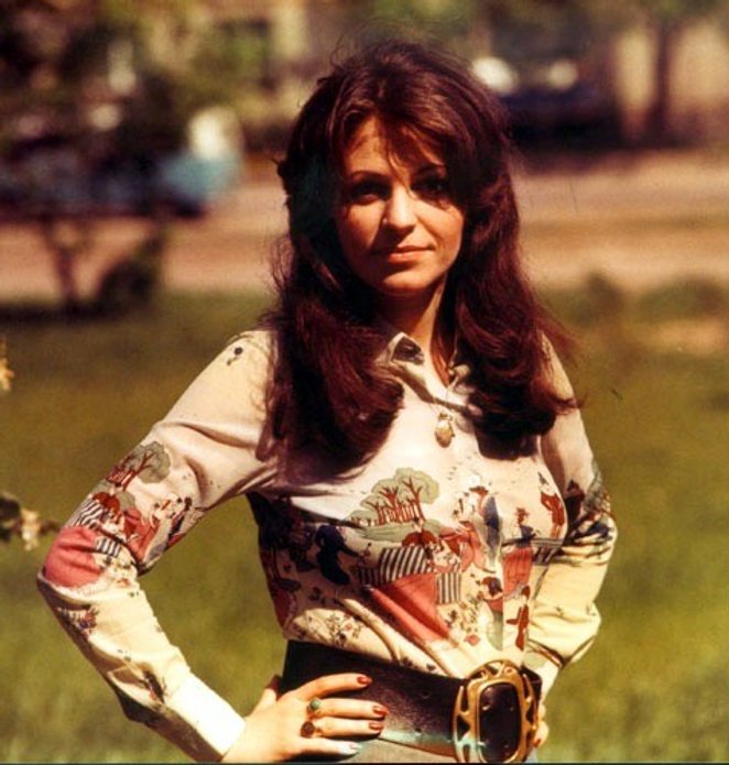 Wielki talent i naturalność sprawiły, że Anna Jantar zdobyła ogromną popularność; kolejne krążki w d