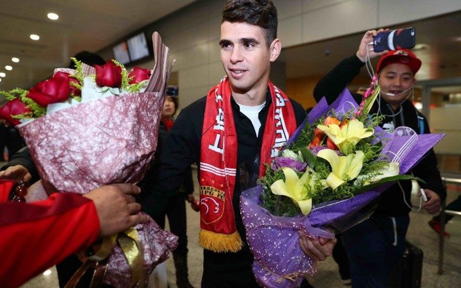Chiny: Oscar witany na lotnisku przez kibiców SIPG