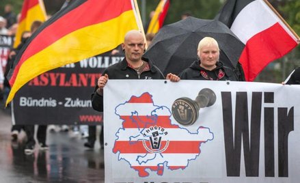 Manifestacja zwolenników antyimigracyjnej partii Pegida w Suhl w Turyngii 17 sierpnia